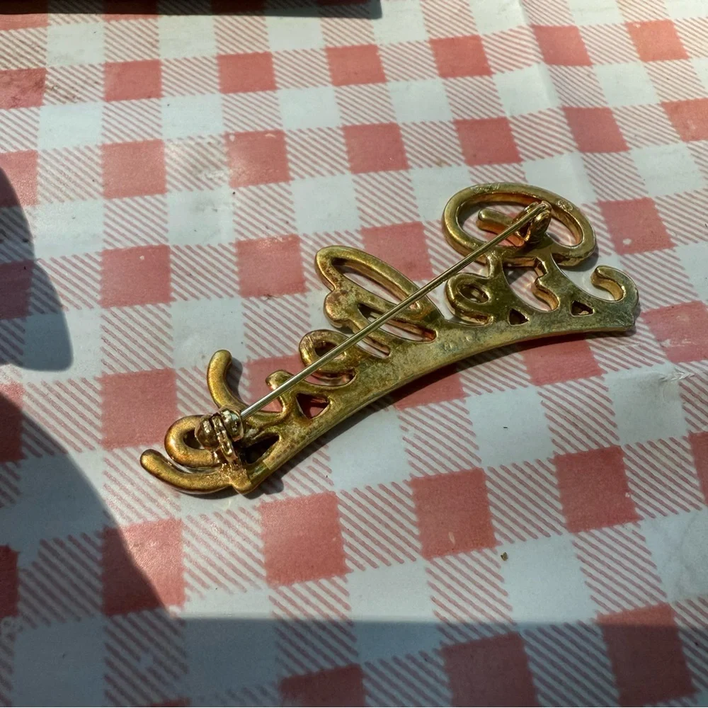 Avon Goldtone “Believe” pin NIB vintage 2007